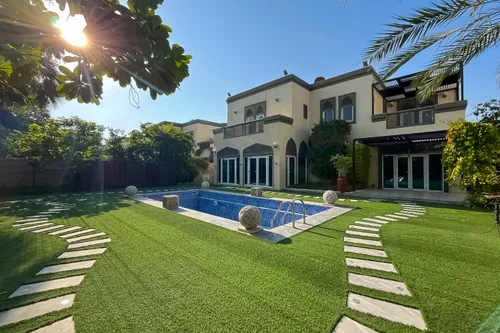 5 Bedrooms Villa in Jumeirah Park Homes