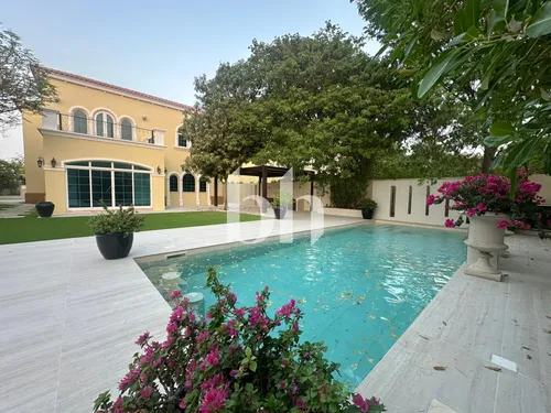 Luxury | Corner Unit| Fully Upgraded| Private pool