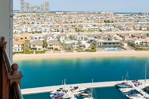 2 Bedrooms Apartment in Marina Residences 4