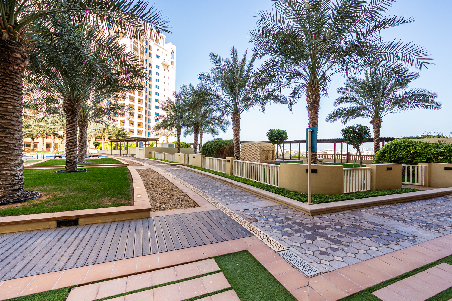 2 Bedrooms Apartment in Marina Residences 6