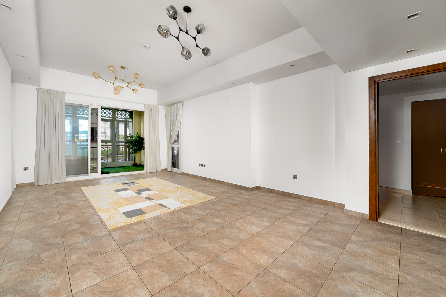 2 Bedrooms Apartment in Marina Residences 6