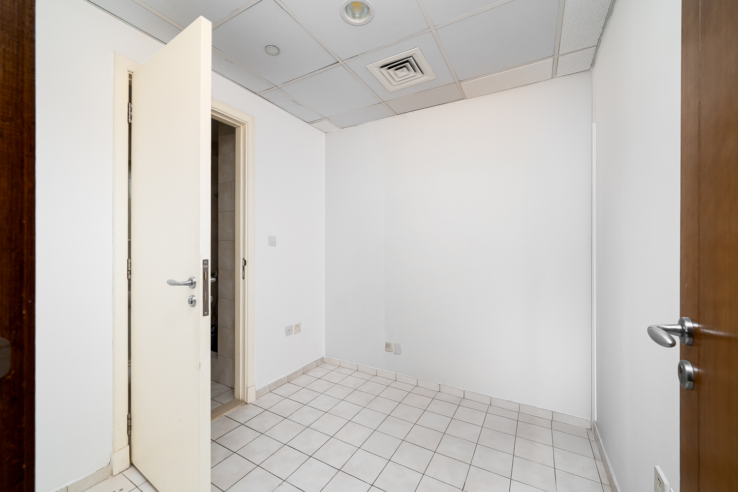 2 Bedrooms Apartment in Marina Residences 6