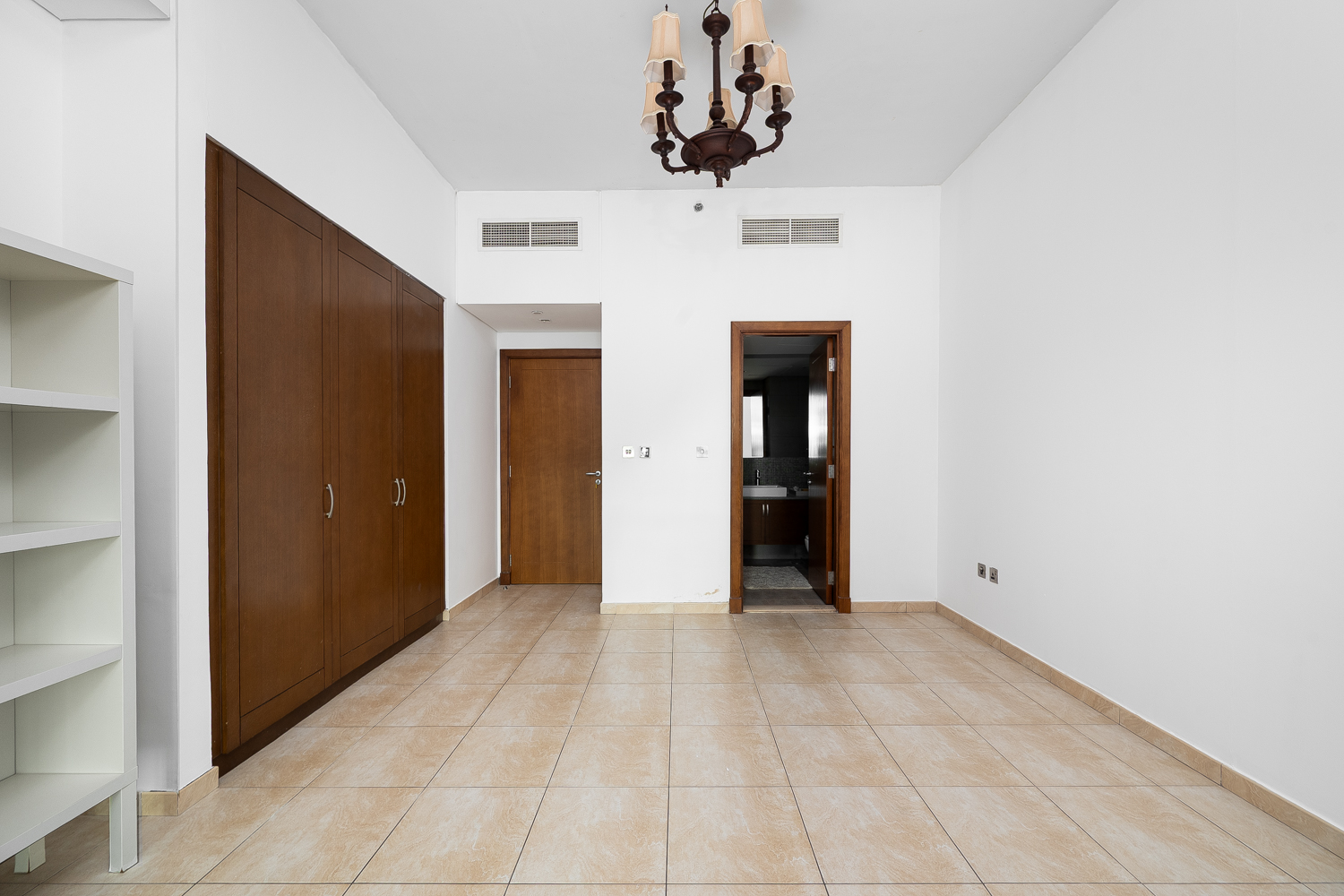 2 Bedrooms Apartment in Marina Residences 6