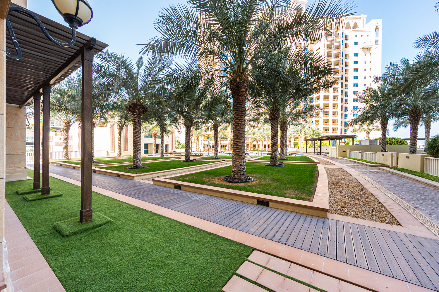 2 Bedrooms Apartment in Marina Residences 6