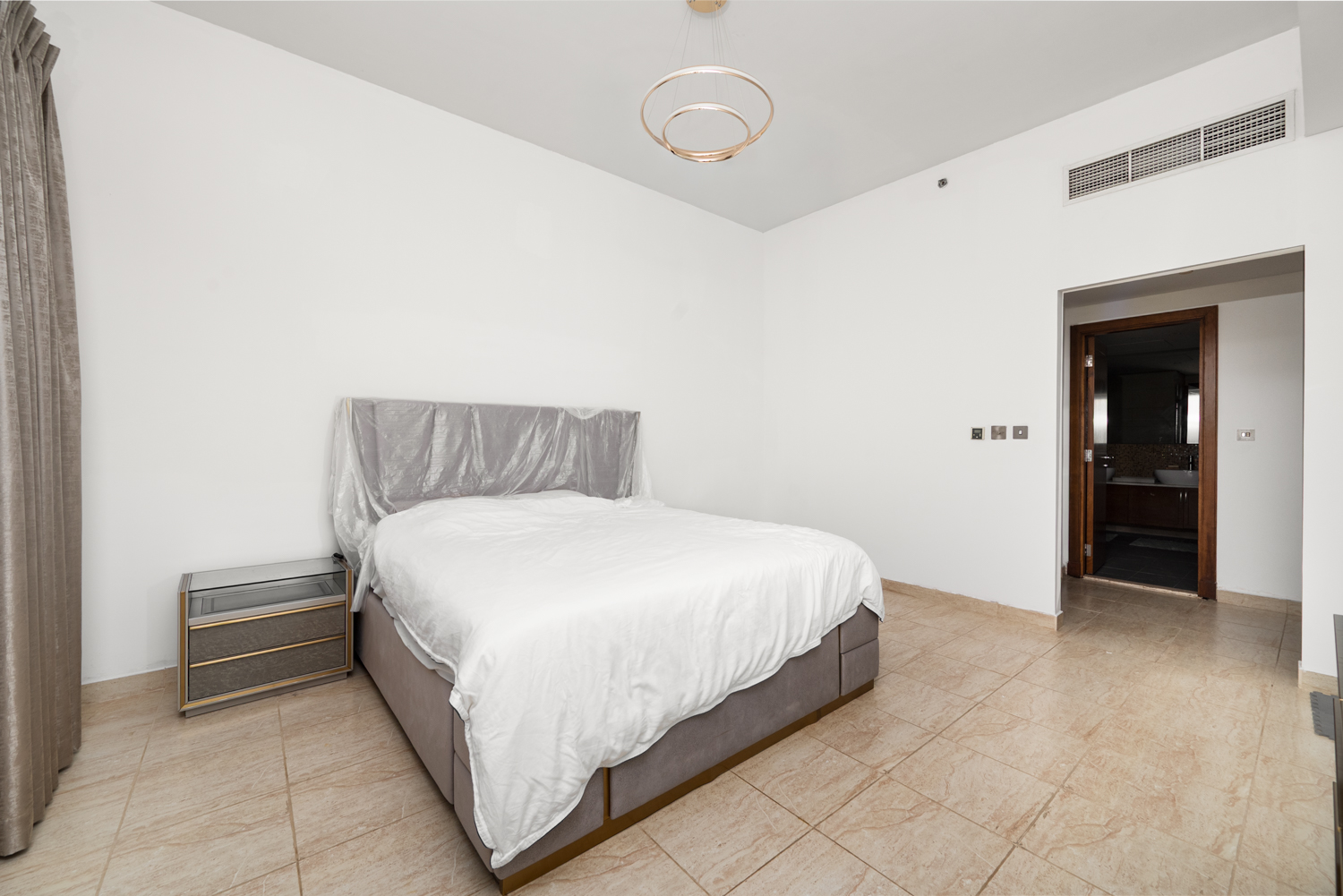 2 Bedrooms Apartment in Marina Residences 6