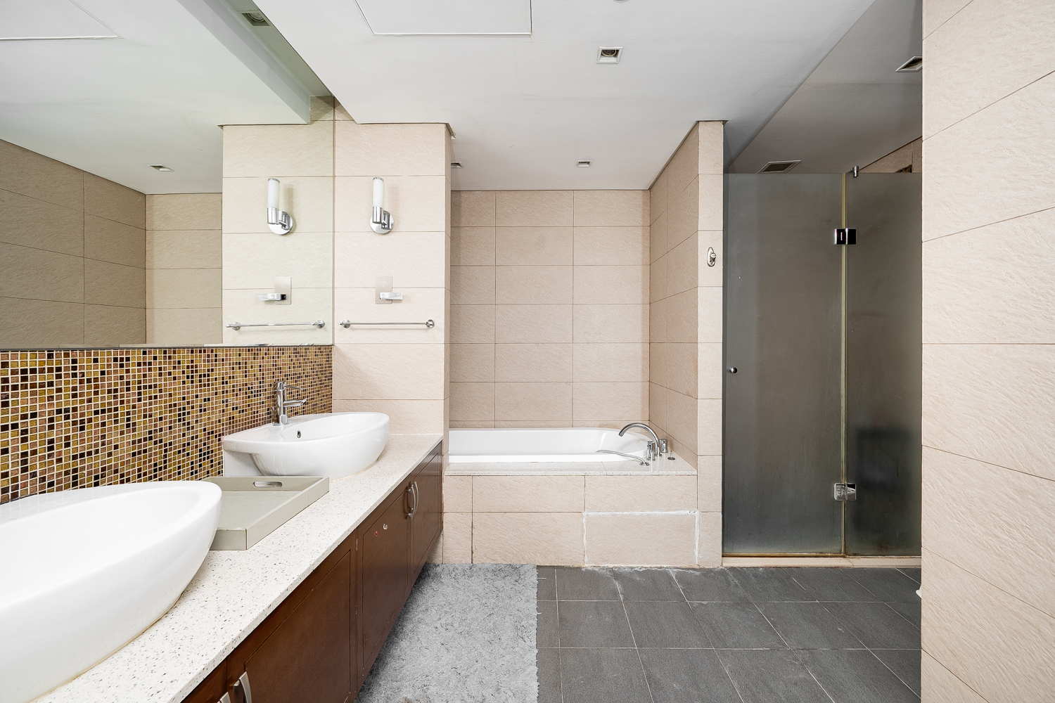 2 Bedrooms Apartment in Marina Residences 6