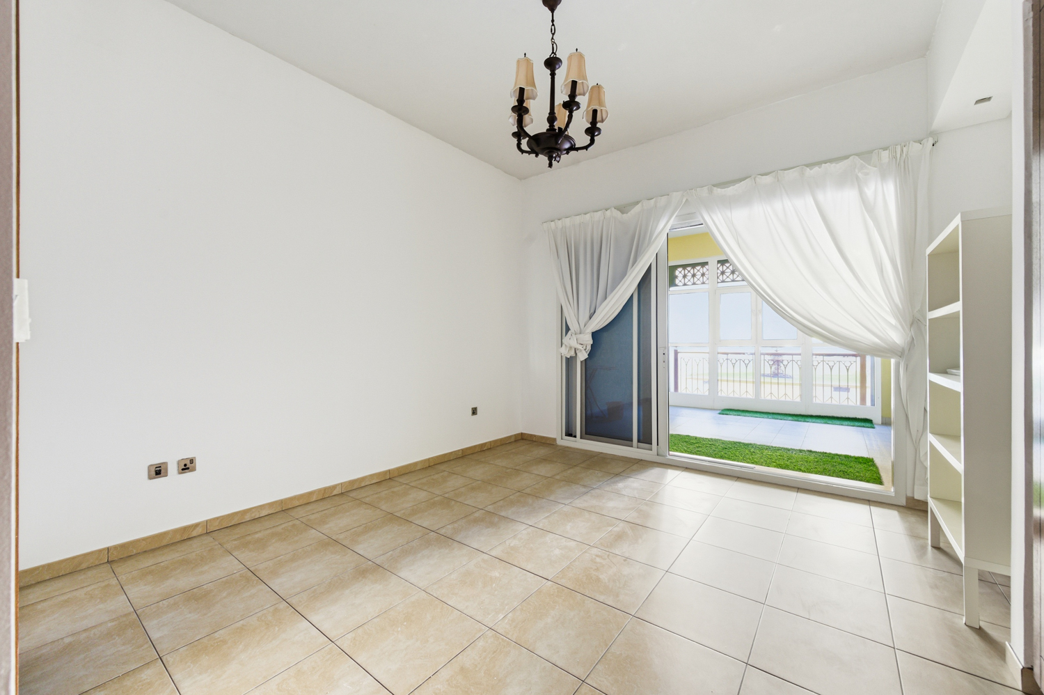 2 Bedrooms Apartment in Marina Residences 6