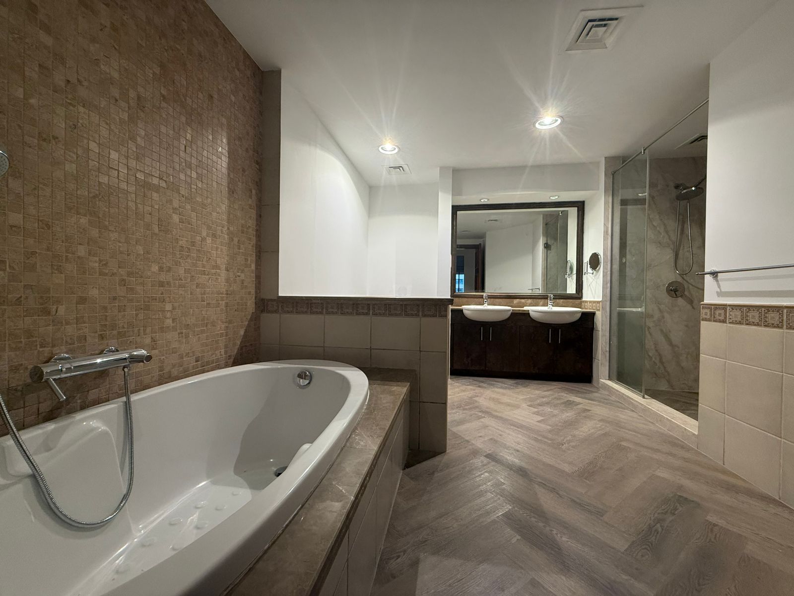 2 Bedrooms Apartment in Golden Mile 10