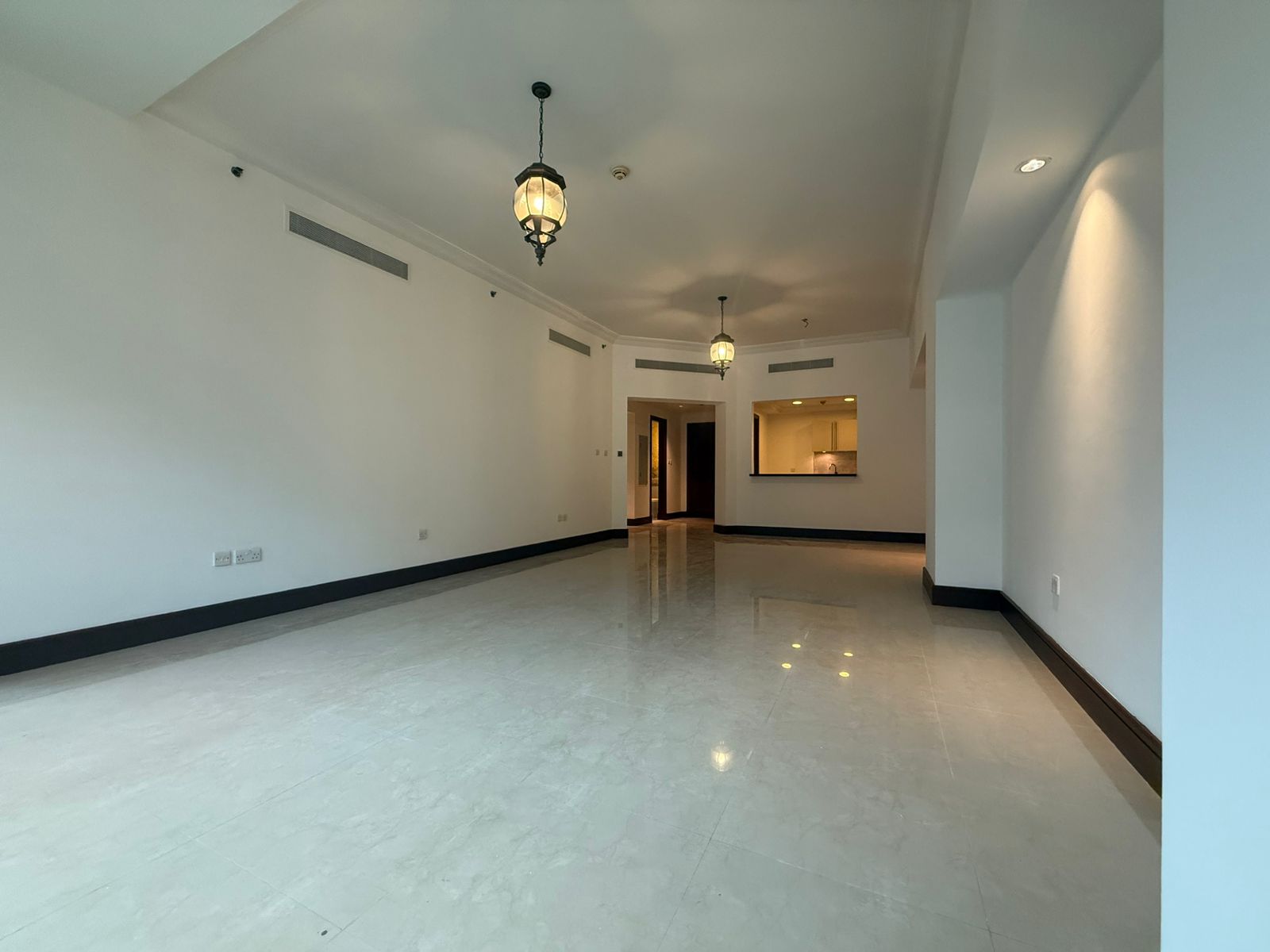 2 Bedrooms Apartment in Golden Mile 10