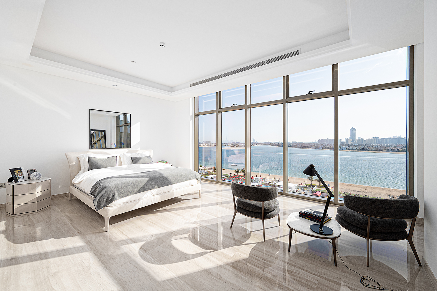 4 Bedrooms Apartment in The 8