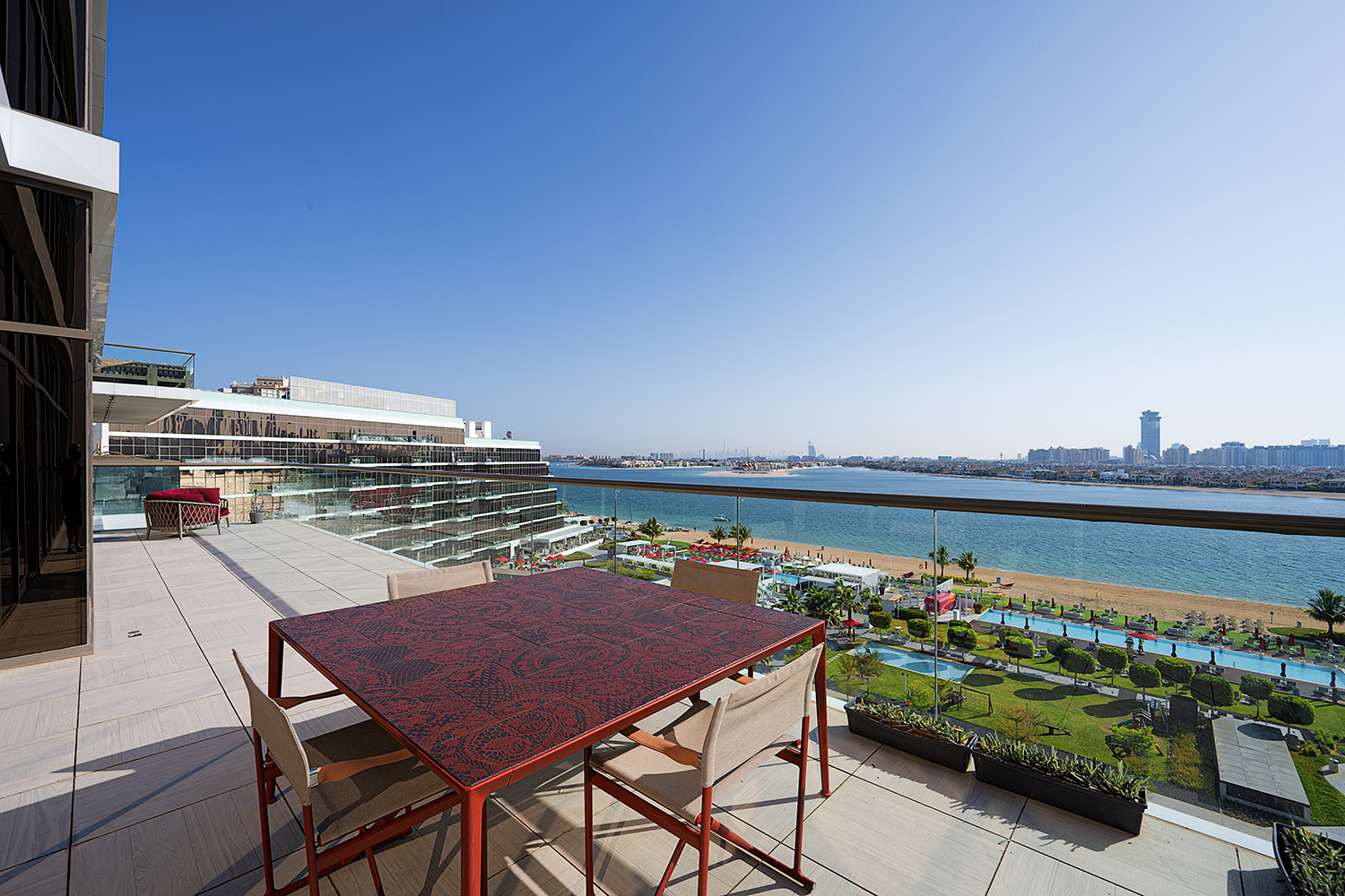 4 Bedrooms Apartment in The 8