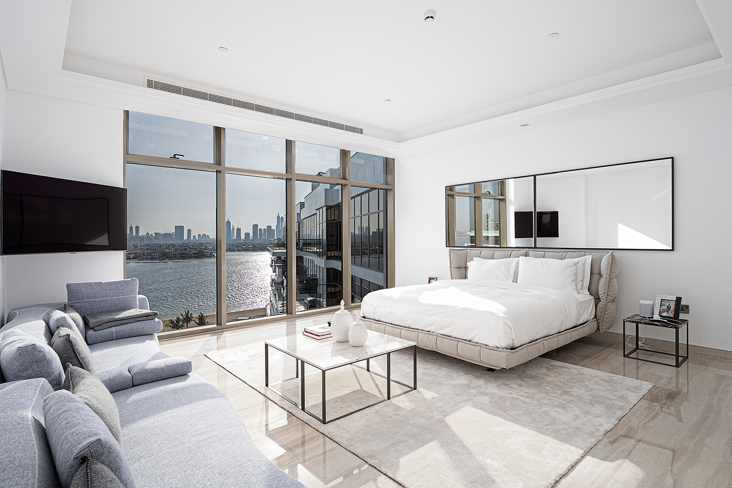 4 Bedrooms Apartment in The 8