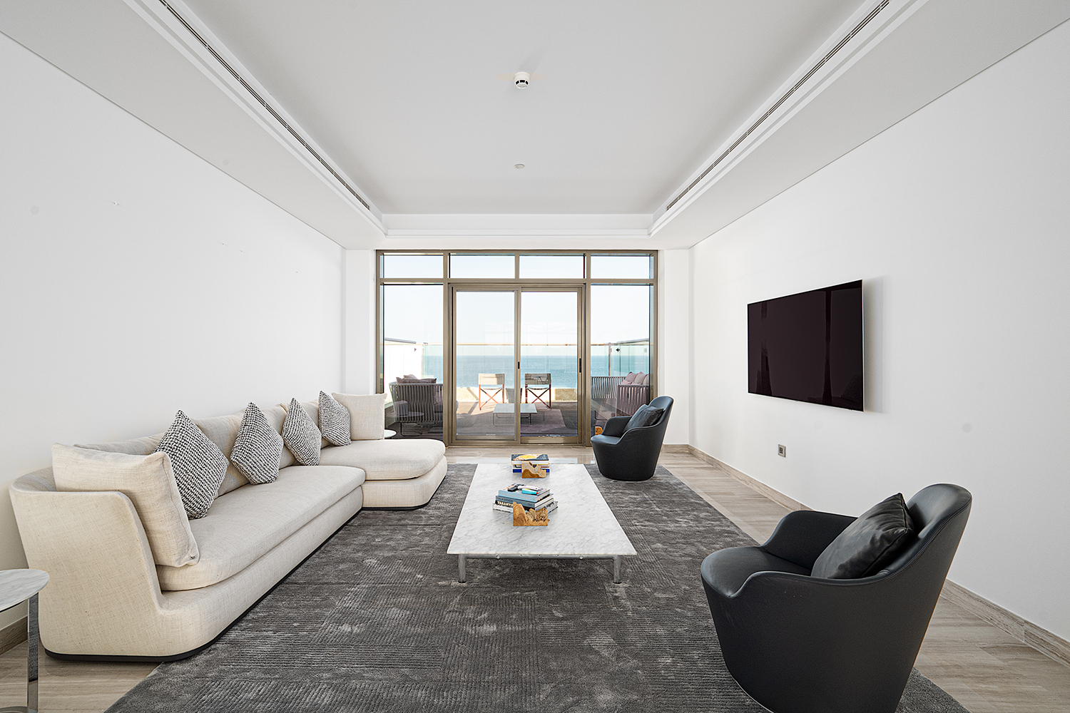 4 Bedrooms Apartment in The 8