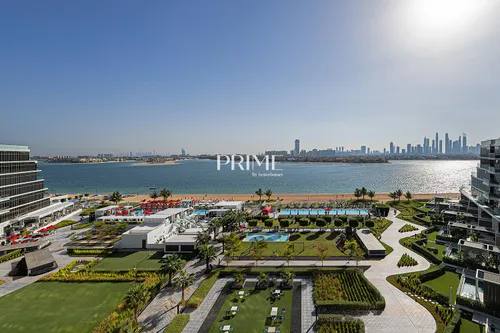 4 Bedrooms Apartment in The 8