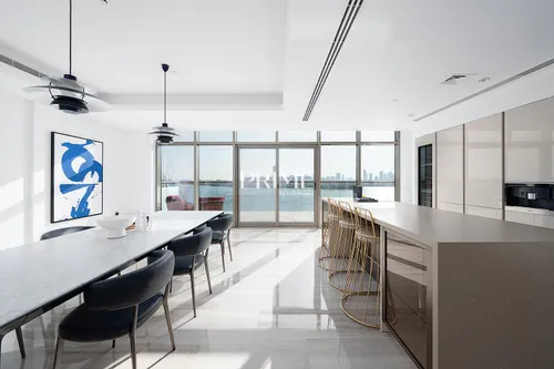 4 Bedrooms Apartment in The 8