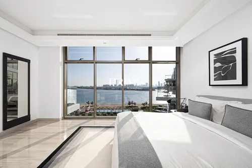 4 Bedrooms Apartment in The 8