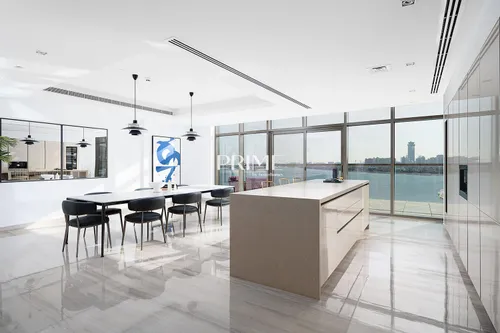 4 Bedrooms Apartment in The 8