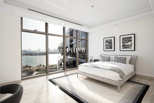 4 Bedrooms Apartment in The 8