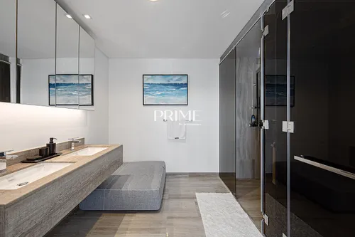 4 Bedrooms Apartment in The 8