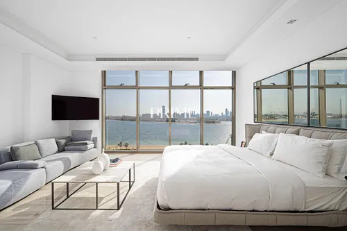 4 Bedrooms Apartment in The 8