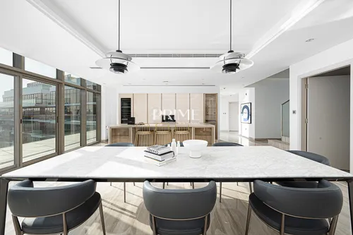 4 Bedrooms Apartment in The 8