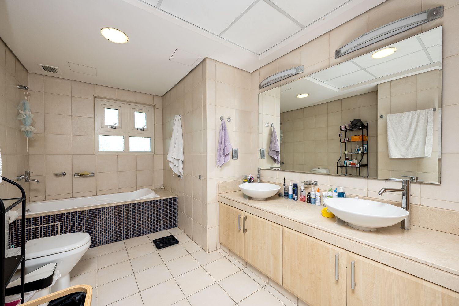 3 Bedrooms Apartment in Al Hatimi