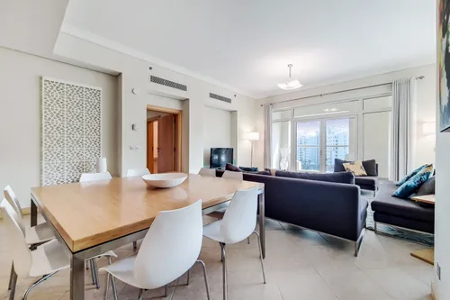 5 Bedrooms Apartment in Al Das