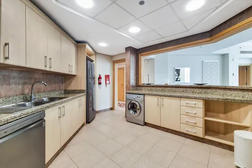 5 Bedrooms Apartment in Al Das