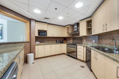 5 Bedrooms Apartment in Al Das