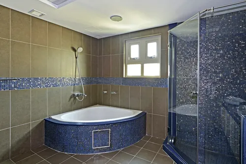 4 Bedrooms Apartment in Al Sarrood