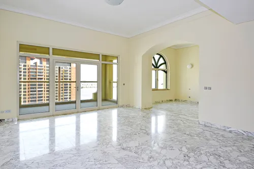 4 Bedrooms Apartment in Al Sarrood