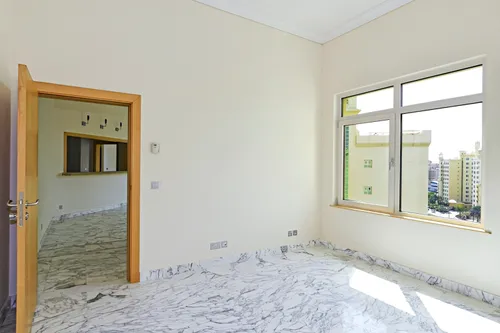 4 Bedrooms Apartment in Al Sarrood