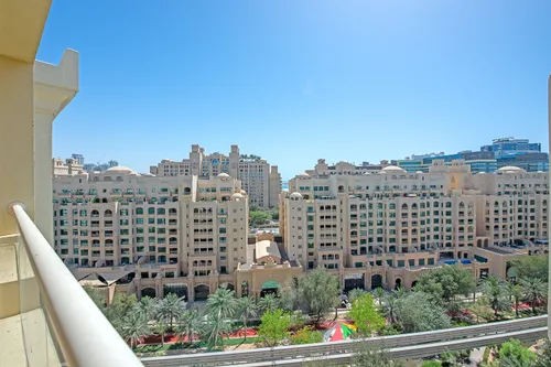 4 Bedrooms Apartment in Al Sarrood