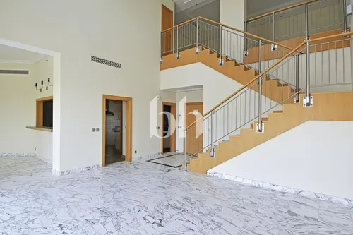 Penthouse | Unfurnished | Beach Access