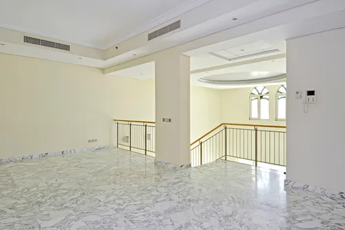 4 Bedrooms Apartment in Al Sarrood