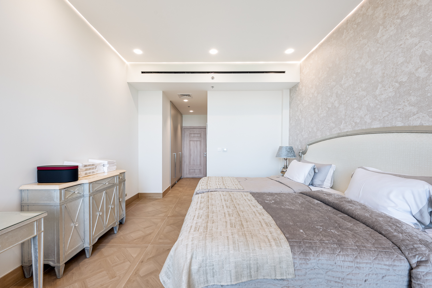 3 Bedrooms Apartment in Kempinski Palm Residence