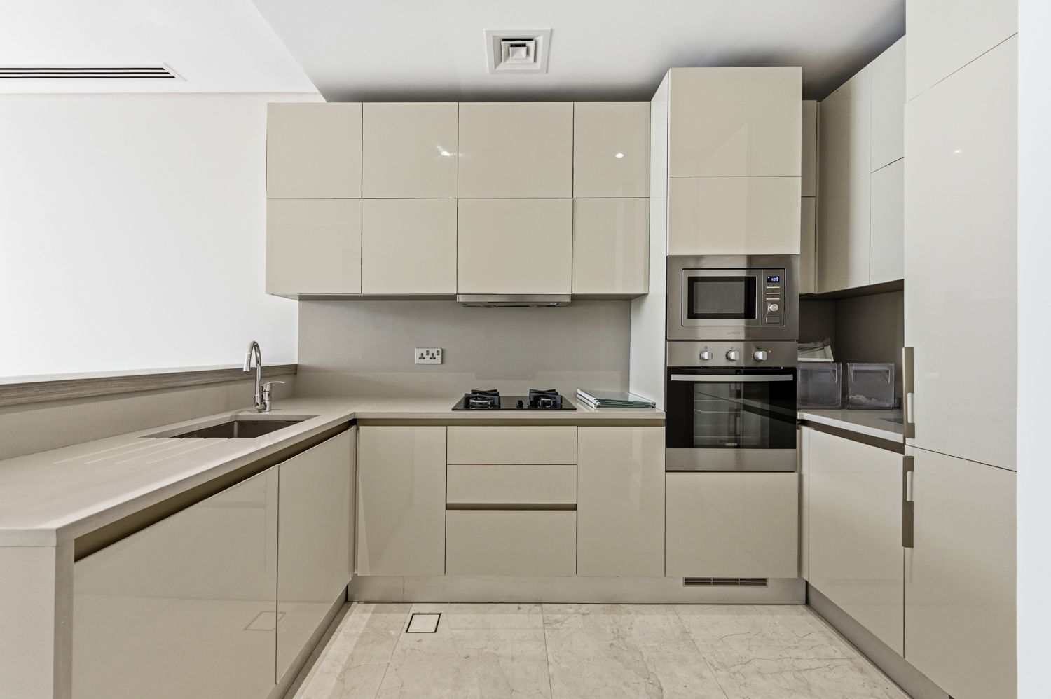 2 Bedrooms Apartment in The 8