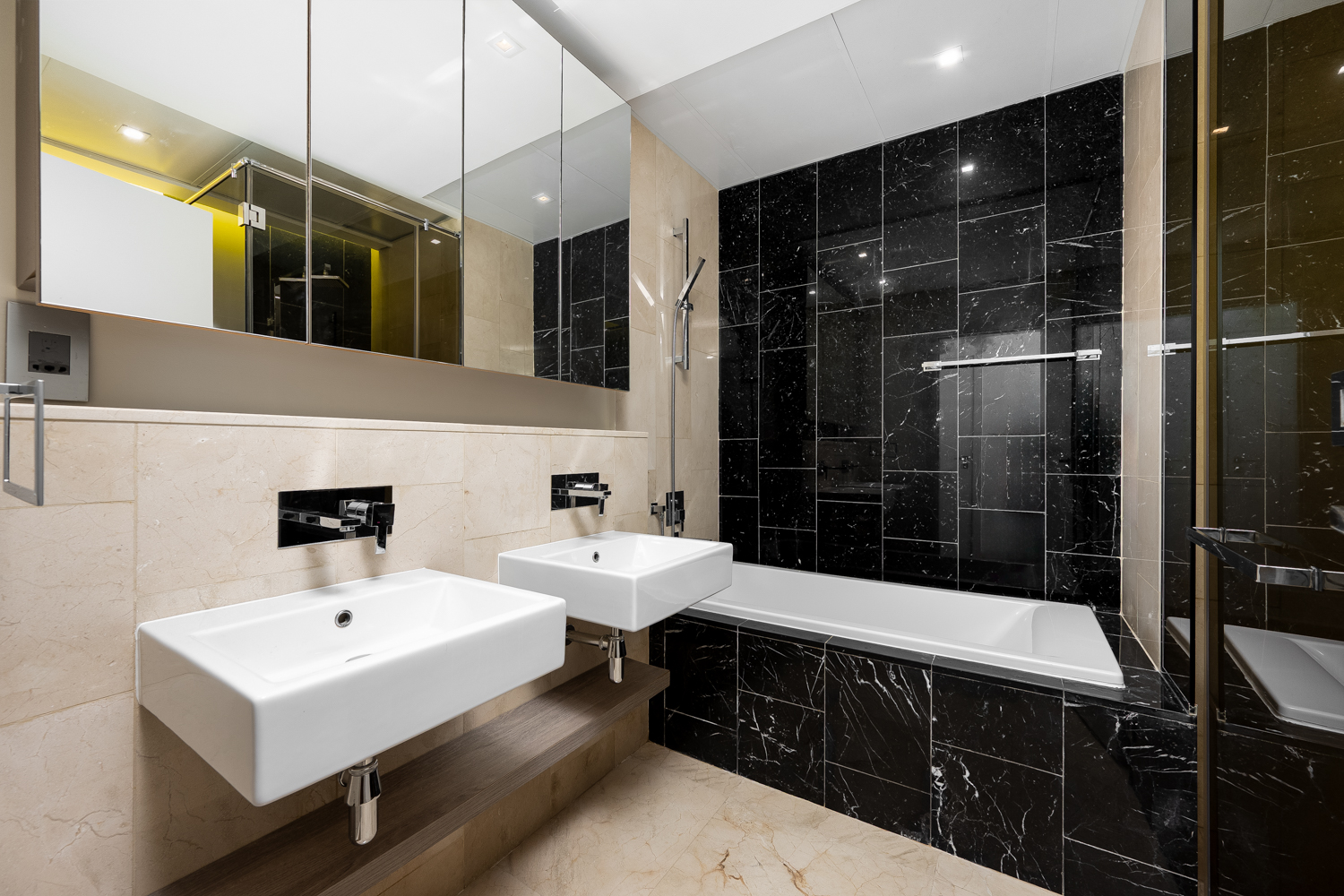 2 Bedrooms Apartment in The 8