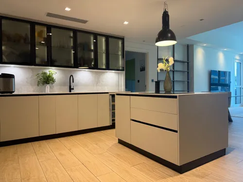 2 Bedrooms Apartment in Marina Residences 4