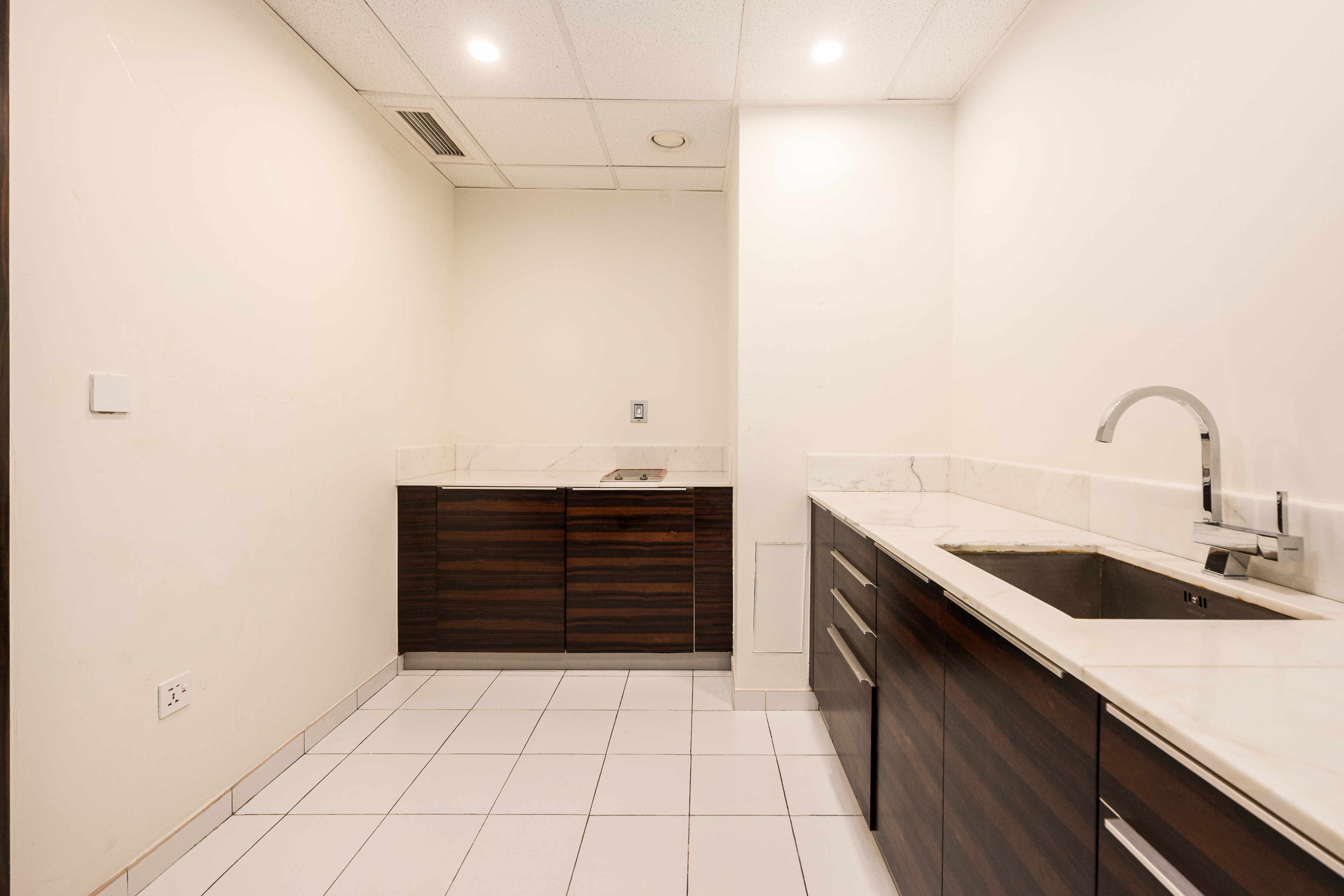 4 Bedrooms Apartment in Marina Residences 2