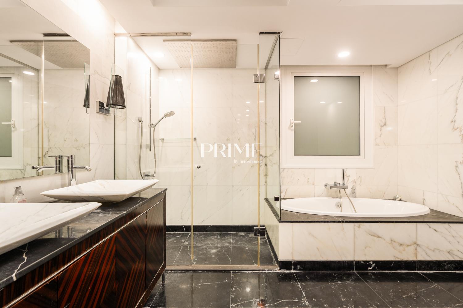 4 Bedrooms Apartment in Marina Residences 2