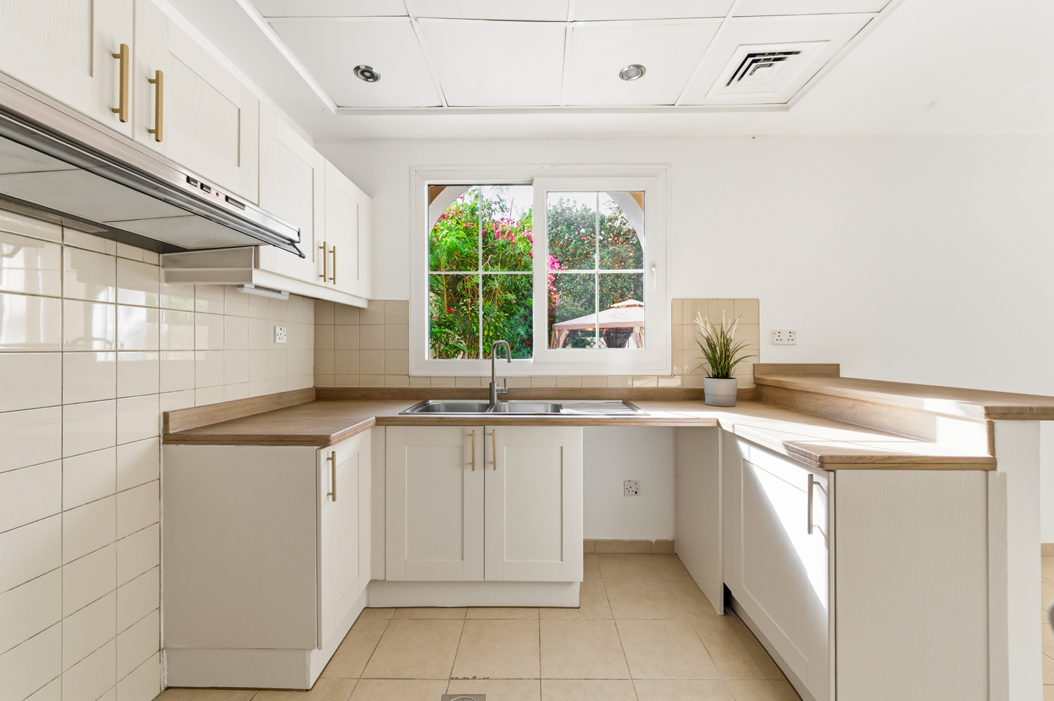 3 Bedrooms Townhouse in Al Reem 1 Al Reem Drive