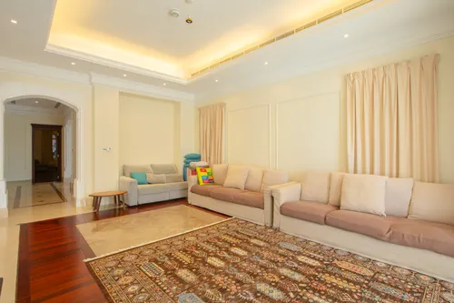 6 Bedrooms Villa in Polo Homes
