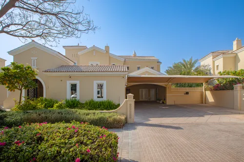6 Bedrooms Villa in Polo Homes