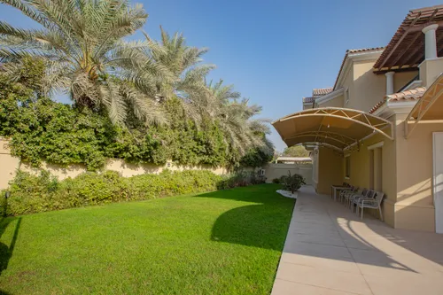 6 Bedrooms Villa in Polo Homes