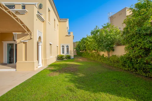 6 Bedrooms Villa in Polo Homes
