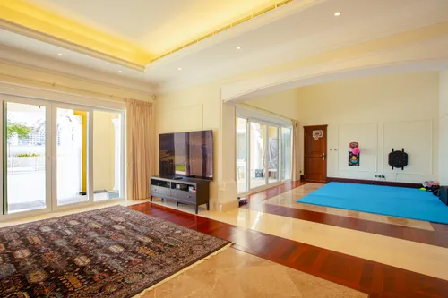 6 Bedrooms Villa in Polo Homes