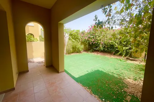 2 Bedrooms Villa in Palmera 2