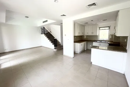 2 Bedrooms Villa in Palmera 2