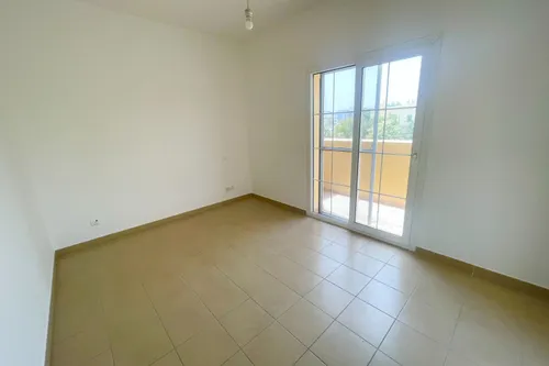 2 Bedrooms Villa in Palmera 2